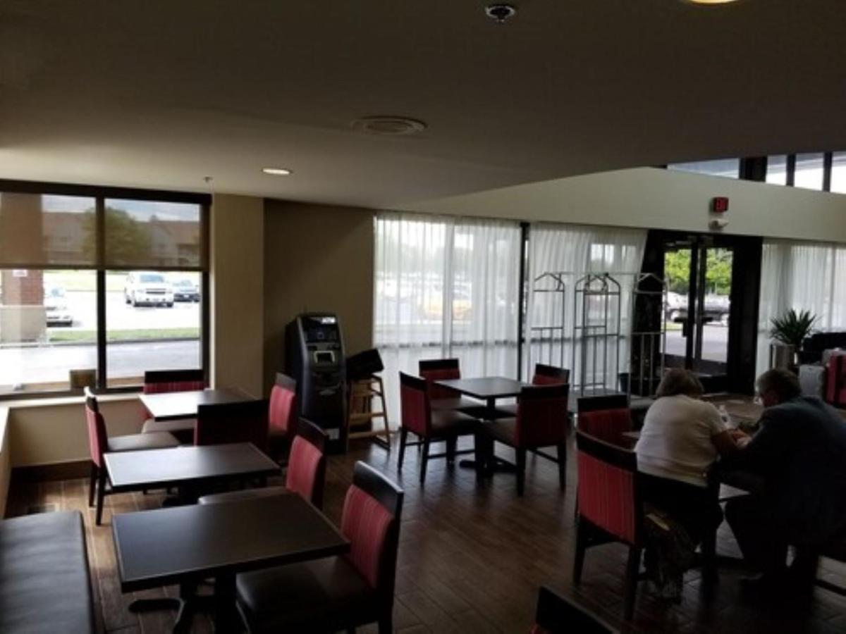 Comfort Inn Cleveland Airport Middleburg Heights Bagian luar foto