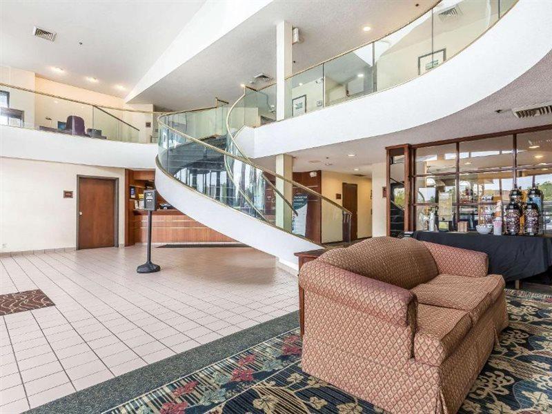 Comfort Inn Cleveland Airport Middleburg Heights Bagian luar foto