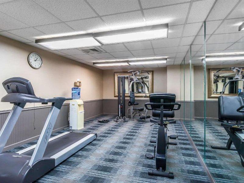 Comfort Inn Cleveland Airport Middleburg Heights Bagian luar foto