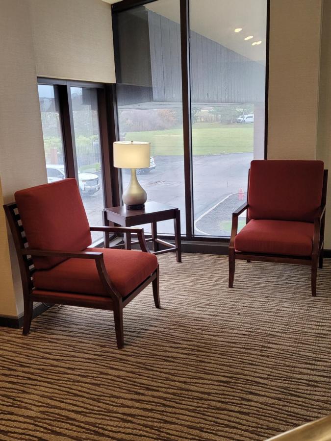 Comfort Inn Cleveland Airport Middleburg Heights Bagian luar foto