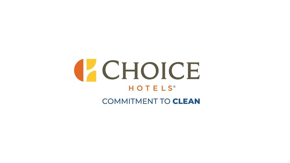 Comfort Inn Cleveland Airport Middleburg Heights Bagian luar foto