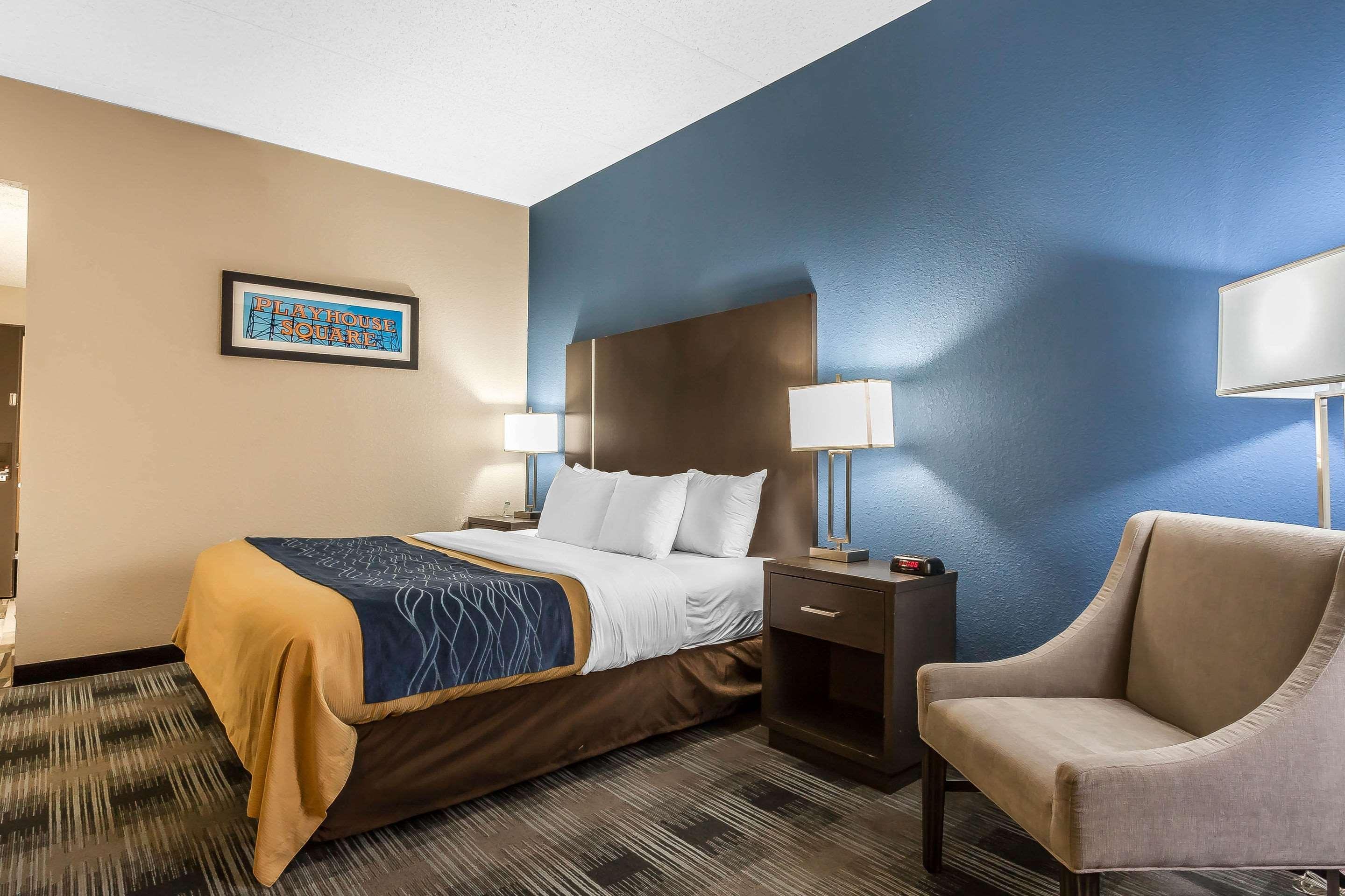 Comfort Inn Cleveland Airport Middleburg Heights Bagian luar foto