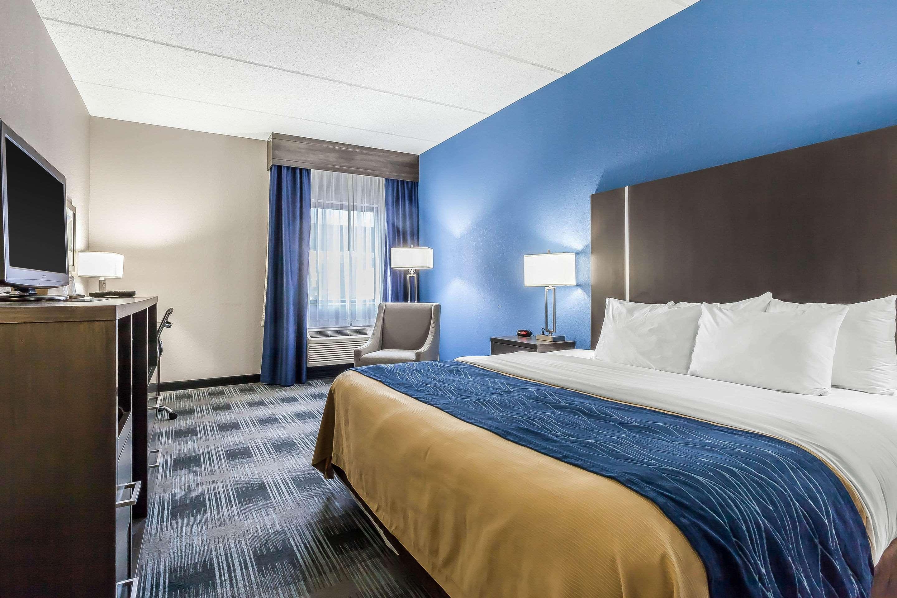 Comfort Inn Cleveland Airport Middleburg Heights Bagian luar foto