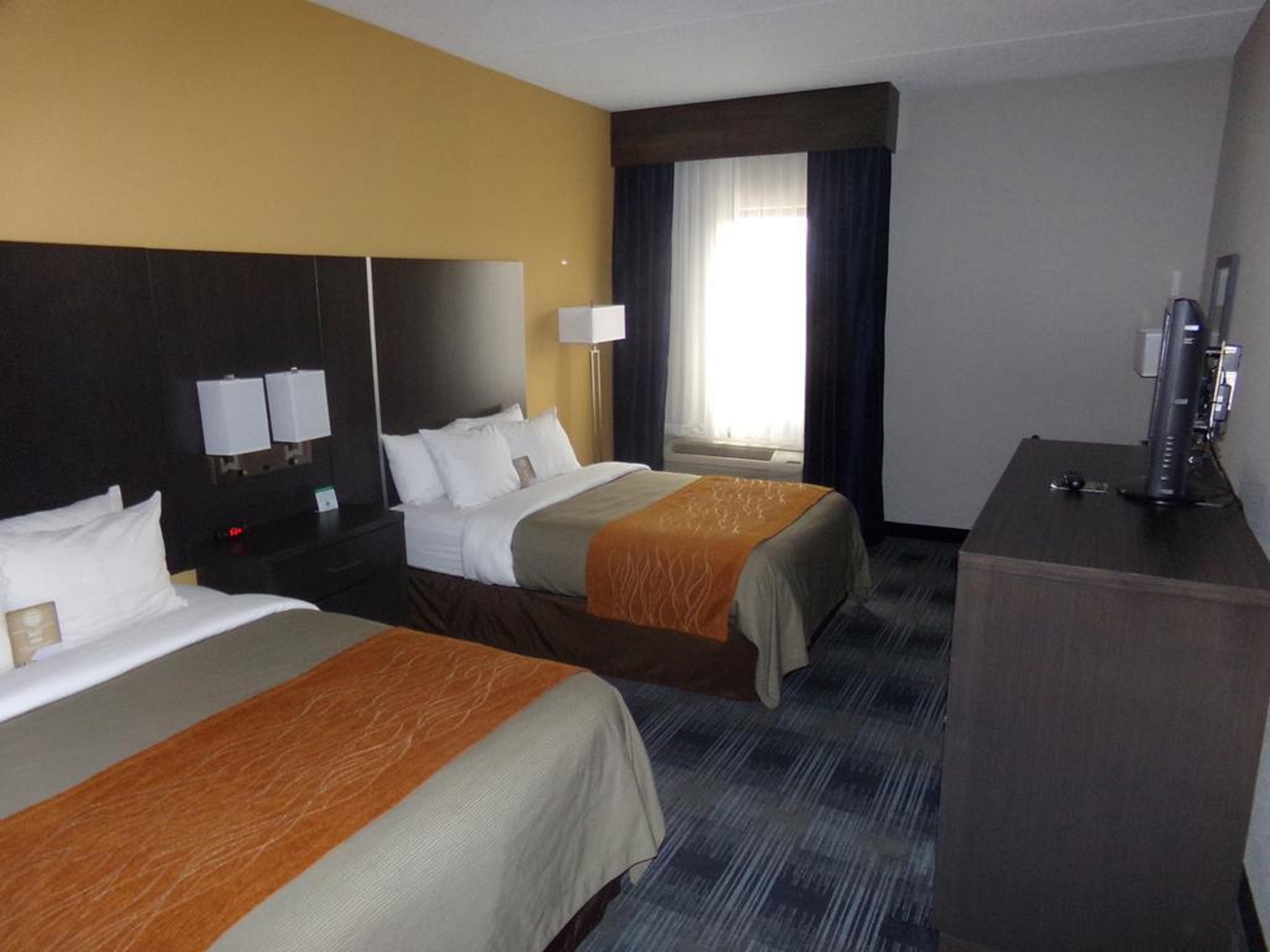 Comfort Inn Cleveland Airport Middleburg Heights Bagian luar foto
