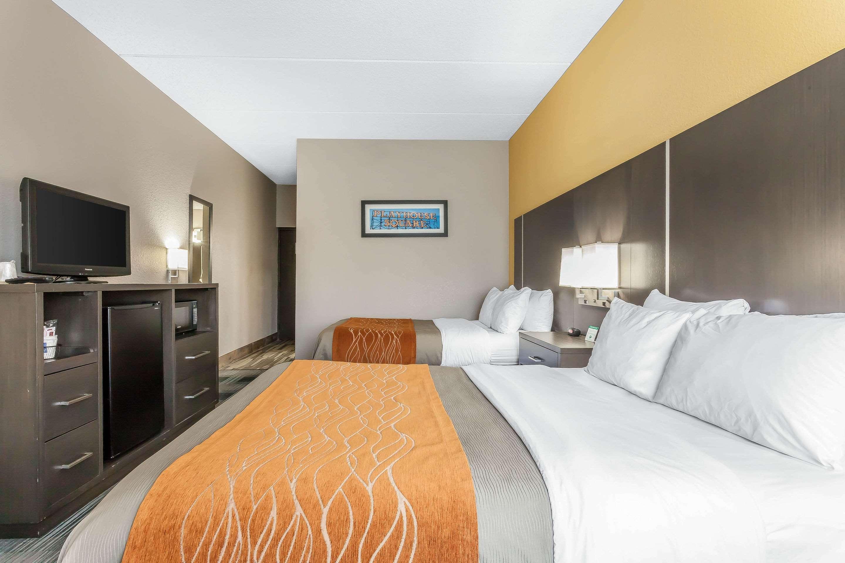 Comfort Inn Cleveland Airport Middleburg Heights Bagian luar foto