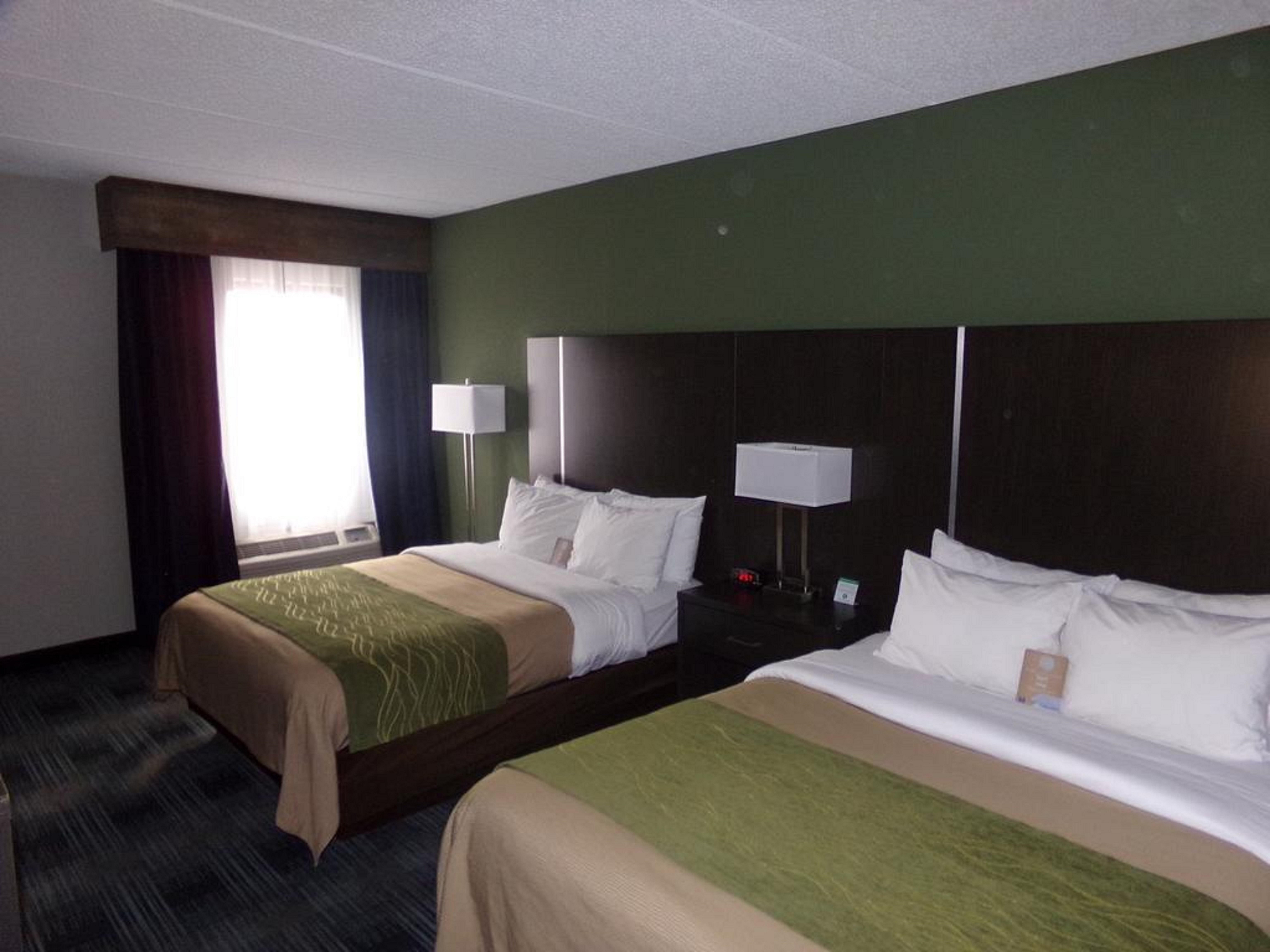 Comfort Inn Cleveland Airport Middleburg Heights Bagian luar foto