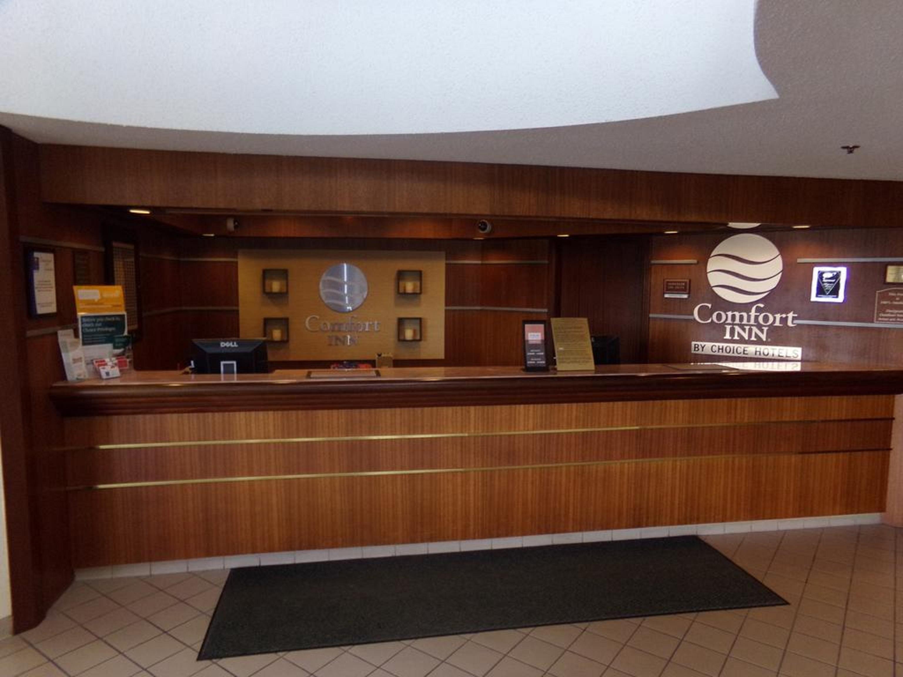 Comfort Inn Cleveland Airport Middleburg Heights Bagian luar foto