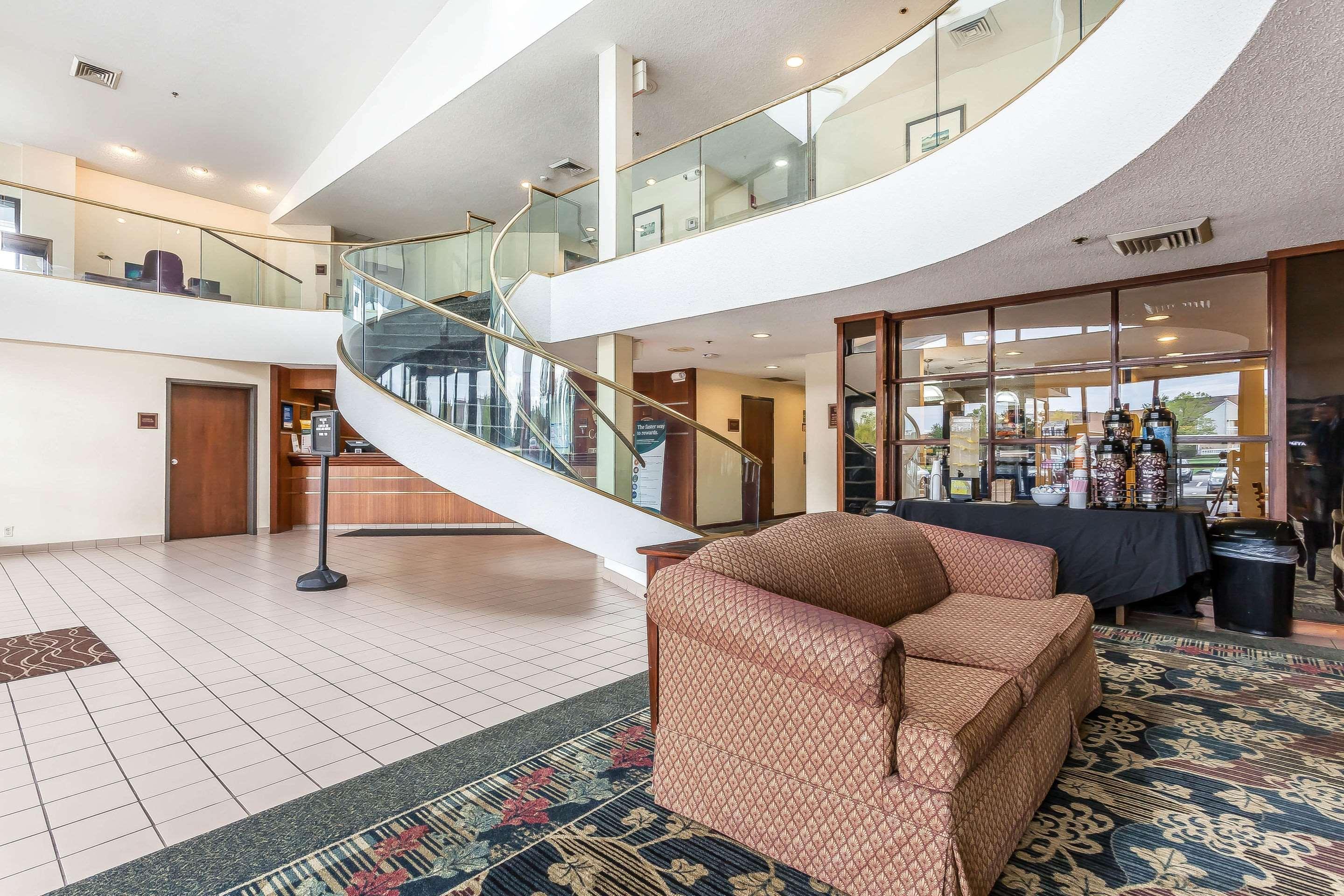Comfort Inn Cleveland Airport Middleburg Heights Bagian luar foto