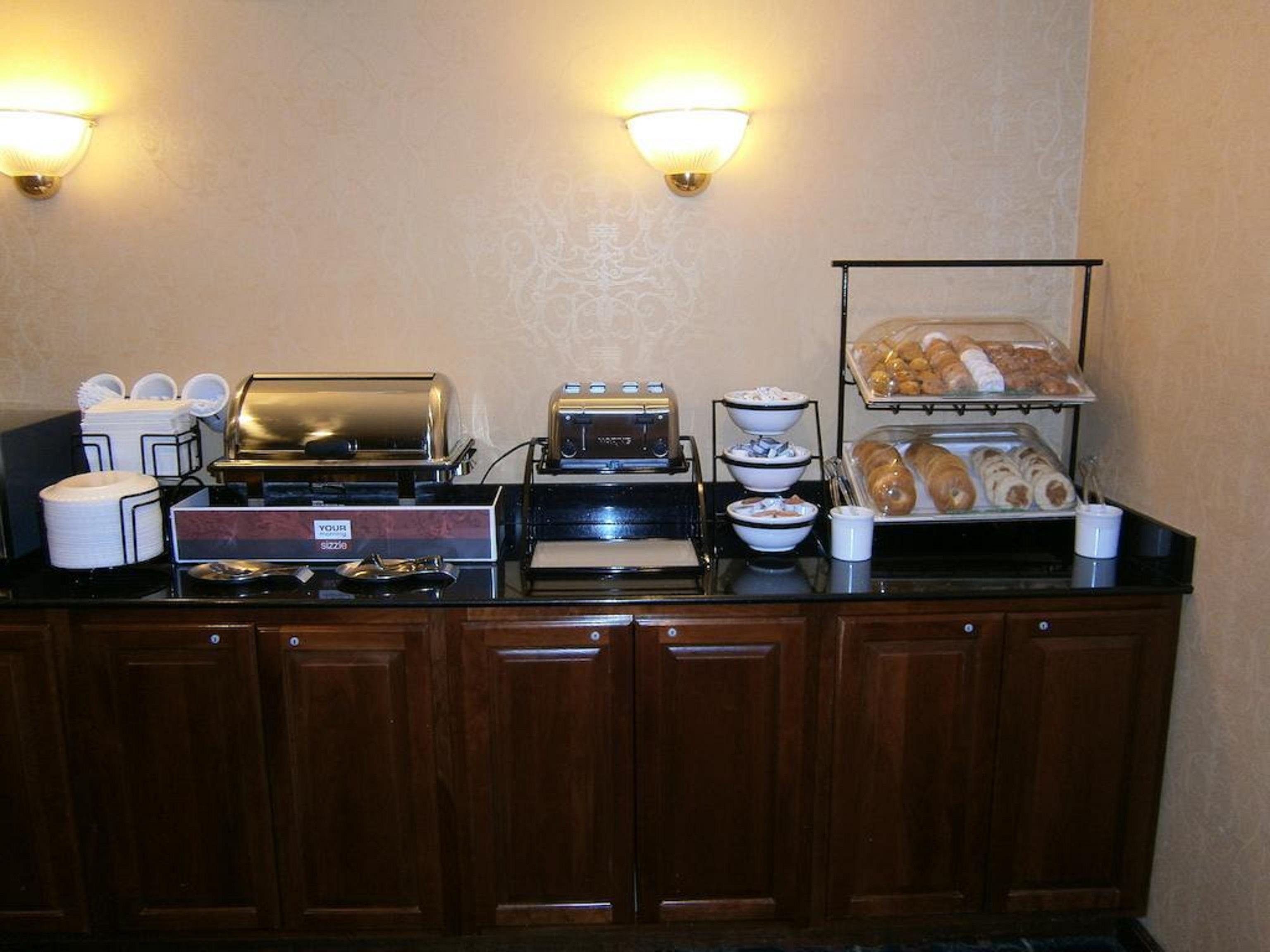 Comfort Inn Cleveland Airport Middleburg Heights Bagian luar foto