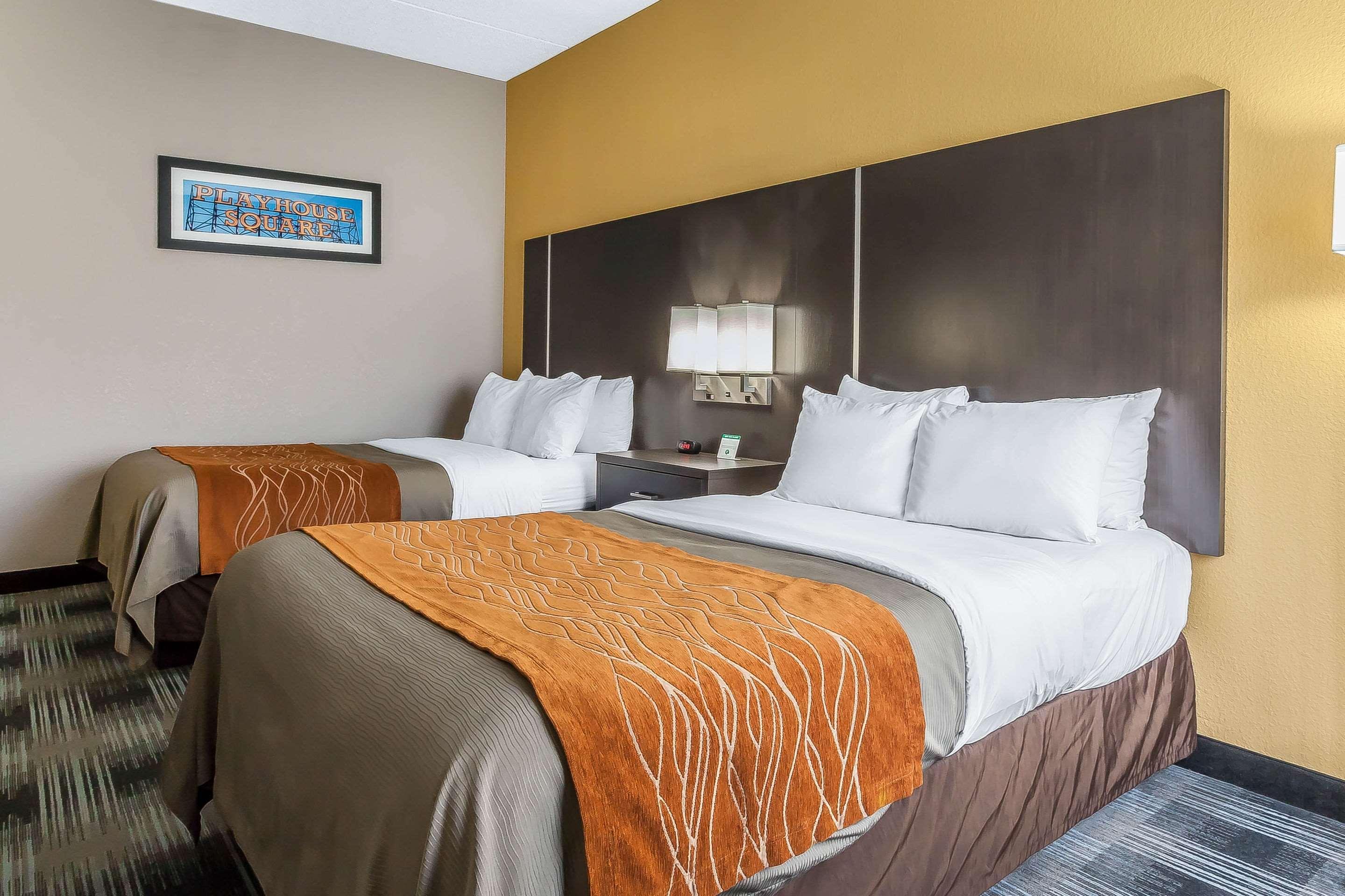 Comfort Inn Cleveland Airport Middleburg Heights Bagian luar foto