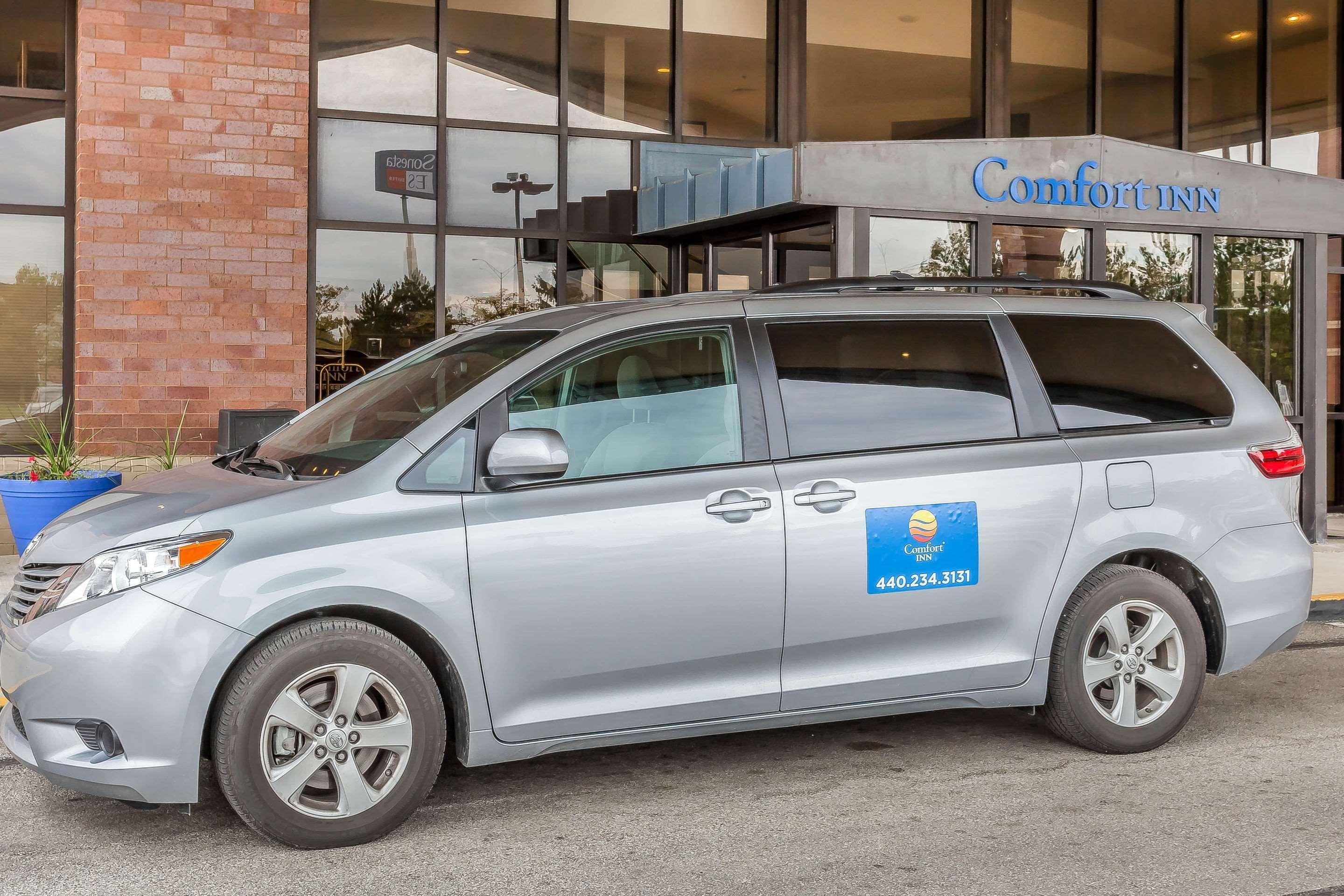 Comfort Inn Cleveland Airport Middleburg Heights Bagian luar foto