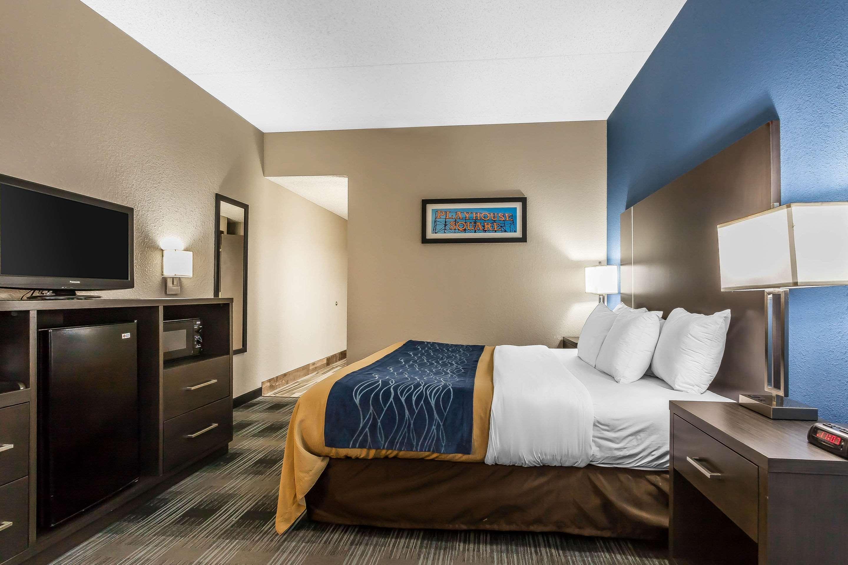 Comfort Inn Cleveland Airport Middleburg Heights Bagian luar foto