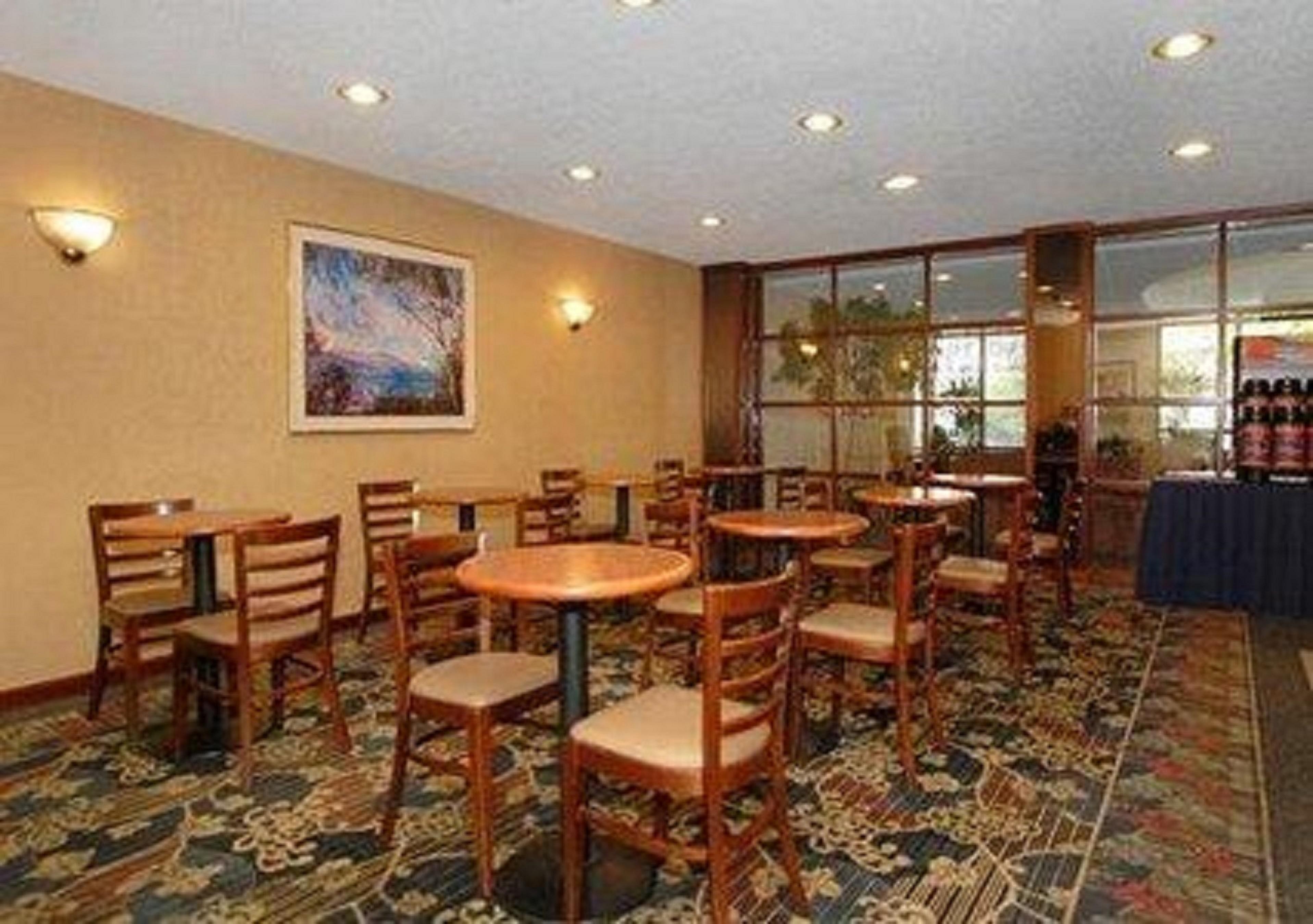 Comfort Inn Cleveland Airport Middleburg Heights Bagian luar foto