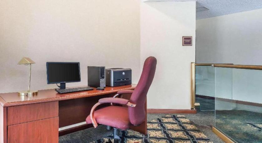 Comfort Inn Cleveland Airport Middleburg Heights Bagian luar foto