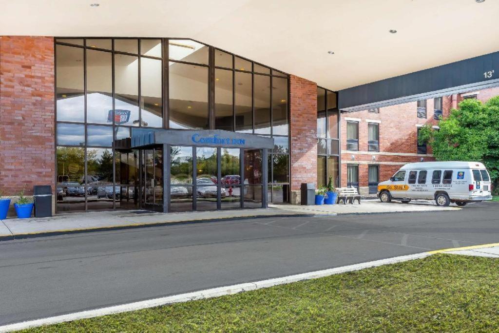 Comfort Inn Cleveland Airport Middleburg Heights Bagian luar foto